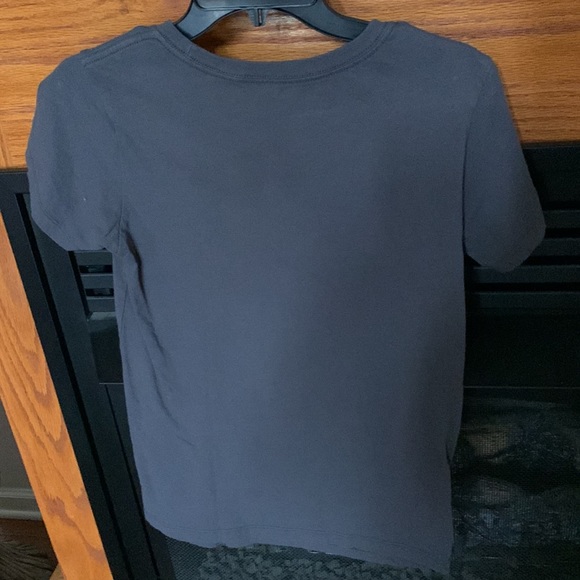 Desert dreamer dark charcoal short sleeve tshirt with flower on chest size xs - Picture 2 of 5